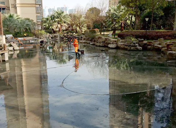 伊宁县景观池淤泥清理